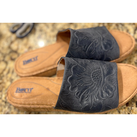 BORN "AS IS" Women's Fishlake Embossed Leather Slide Sandal Blue Size 9 - Picture 2 of 7